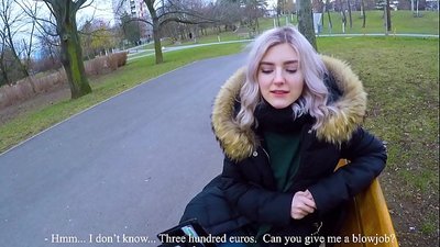 Prehltne cudzincovo horúce semeno za peniaze - fajčenie v parku Eva Elfie